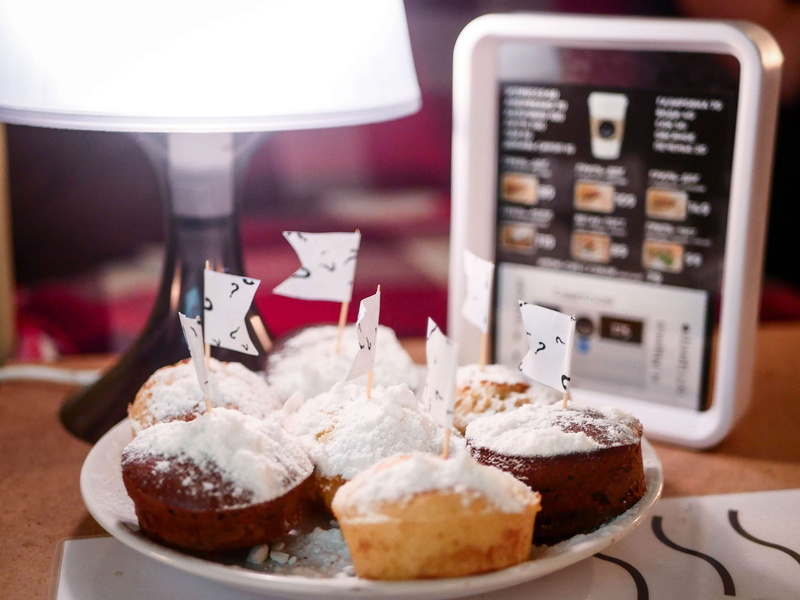 table, temptation, the alpha course, 4K, cupcake, indulgence, powder, light, powdered sugar, ready-to-eat, muffins, baker street, cake, flag, food and drink