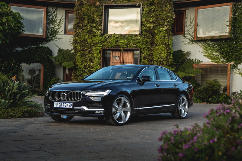 4K, vintage car, luxury, outdoors, garage, volvo s90, city, side view, black, retro styled, Vehicle, built structure, transportation, land vehicle, architecture