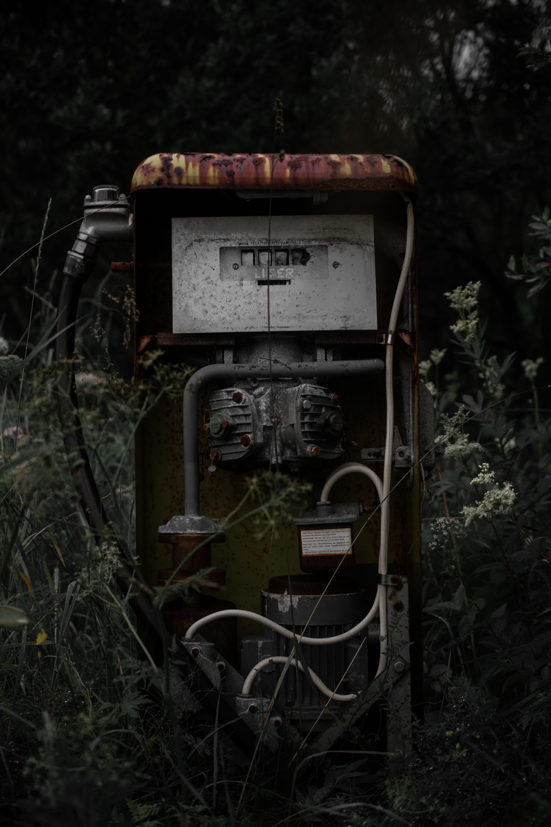 5K, deterioration, lightroom, communication, abandoned, old, device, machine, run-down, robot, vaylo, day, plant, no people, gas pump, land, rust, adobe