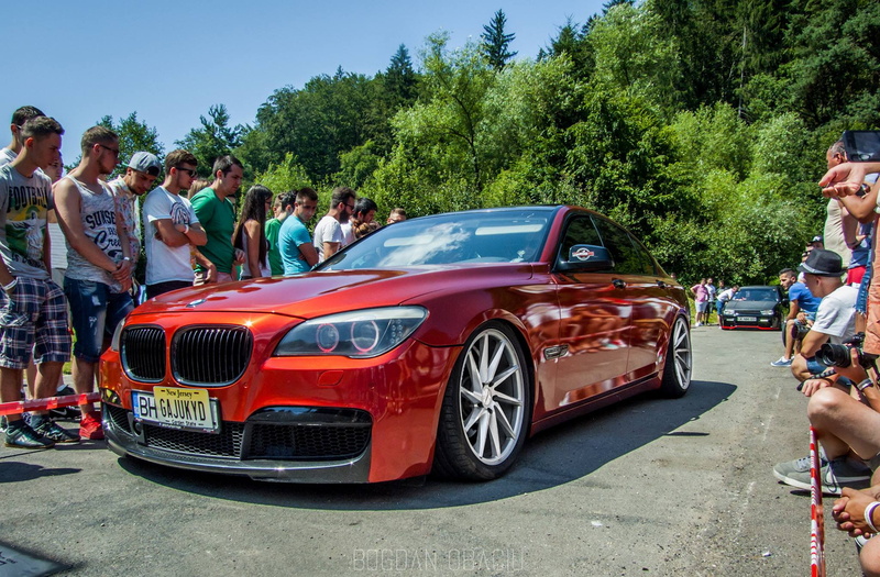 large group of people, sunlight, adult, Vossen CVT, outdoors, motor vehicle, lifestyles, land vehicle, mode of transportation, group of people, women, transportation