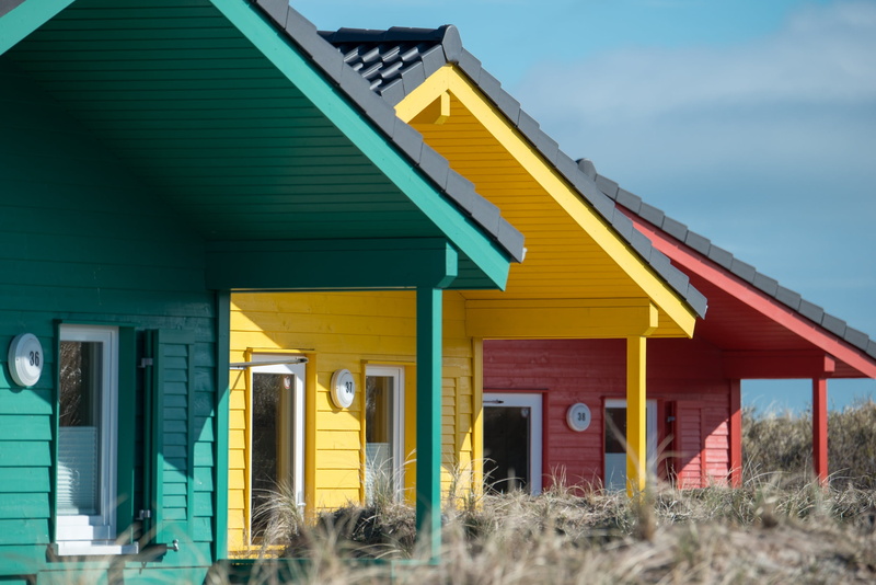 hut, grass, green, country houses, architecture, residence, money, building, color, 1080P, gas station, colorful, building exterior, business, vacation