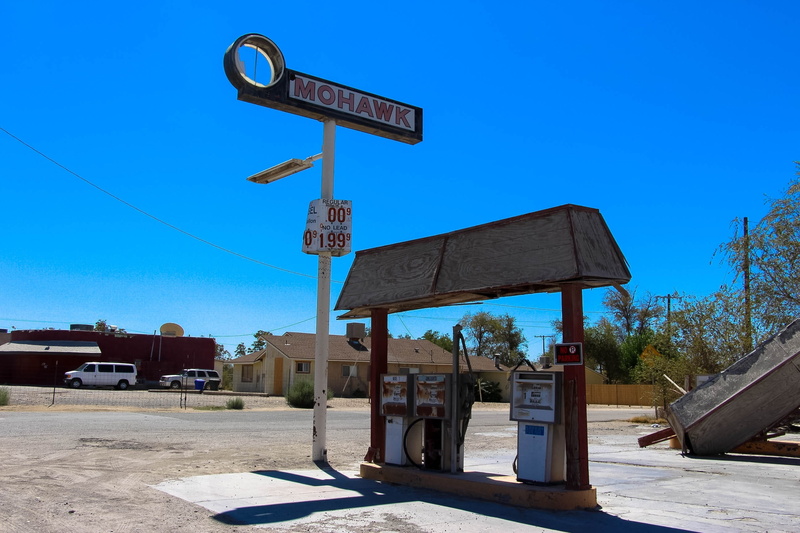 built structure, nature, information, communication, abandoned, Old, fuel pump, sign, tree, Route 66, 2K, clear sky, information sign, western script