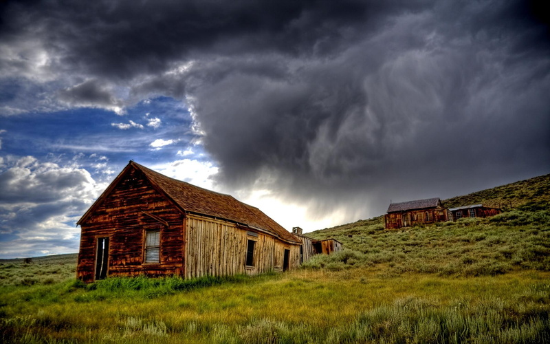 landscape, green, bodie, grass, brown, town, storm, dark sky, open, clouds, houses, 3d and abstract, barn, field, ghost, 1080P