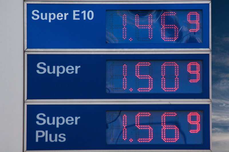 petrol, refuel, data, close-up, communication, western script, information, business, gas, arrow symbol, super, day, ad, displaying, blue, scoreboard, e