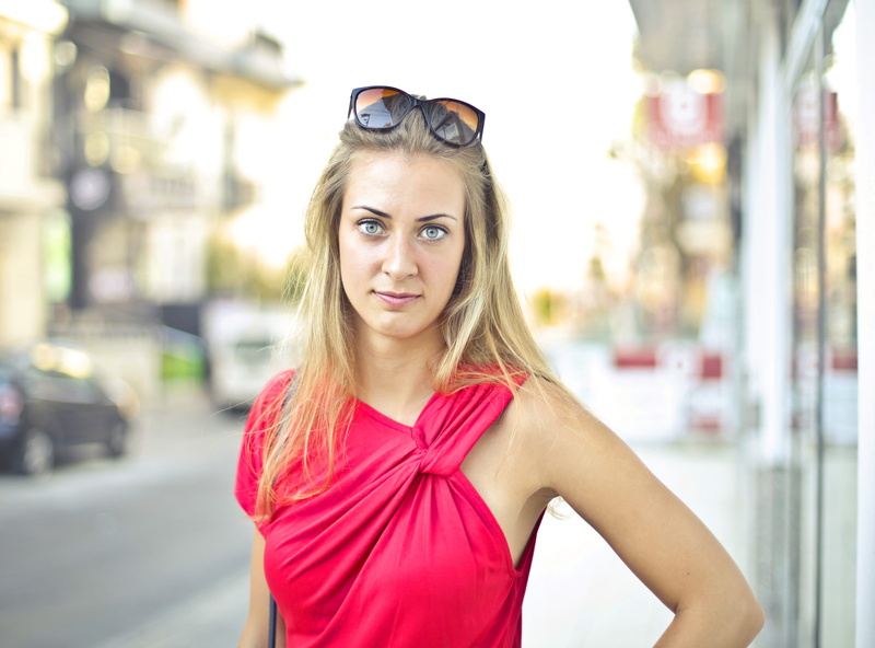 female, road, street, Walkway, day, elbow, glasses, 2K, looking at camera, young adult, human face, fashion, 25-30 year old, walk, hair, fashion model
