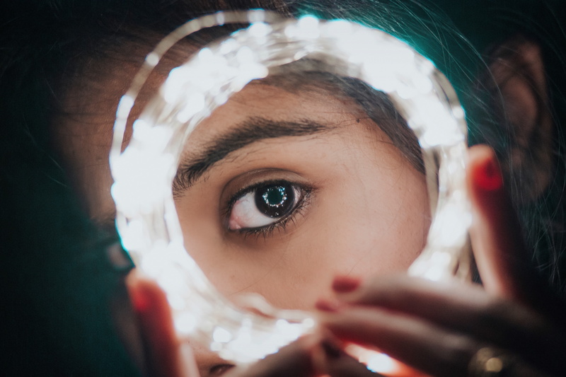 eye, home, night, xmas, body part, cheerful, human eye, person, glow, surprise, natural, 5K, child, human hand, portrait, human face, real people, celebrate