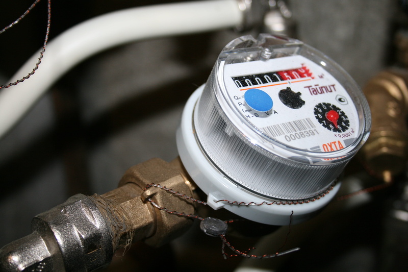 water, silver colored, input device, Counter, day, land Vehicle, transportation, flowmeter, no people, valve, technology, focus on foreground, white, pipeline