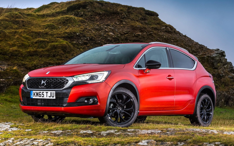 ds 4, hatchback, communication, motor vehicle, crossback, mode of transportation, car, motion, red, mountain, land vehicle, land, transportation, side view