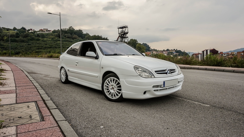 transportation, architecture, street, car, building exterior, nature, built structure, land vehicle, outdoors, day, Citroen Xsara, tree, paving stone, 5K