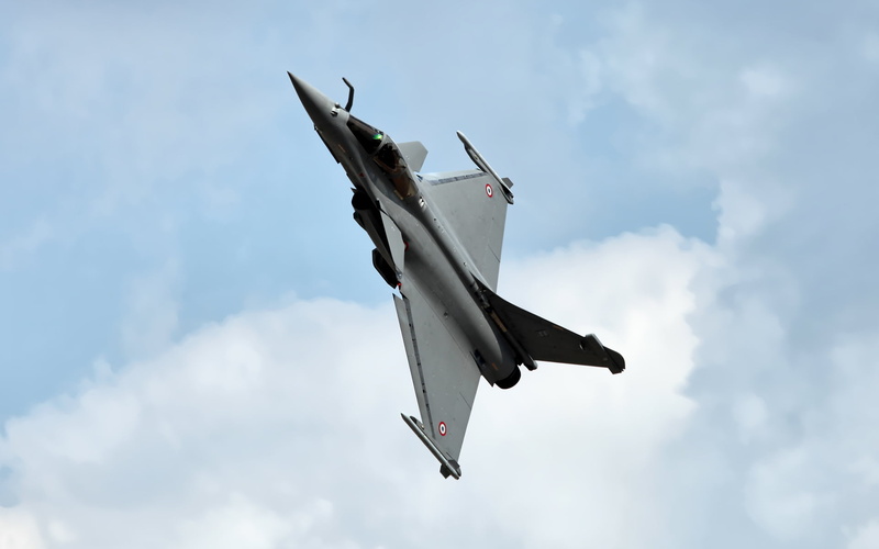 sky, no people, 1080P, mode of transportation, fighter plane, jet, low angle view, outdoors, Dassault, flying, mid-air, military, fighter, air, gray, military airplane