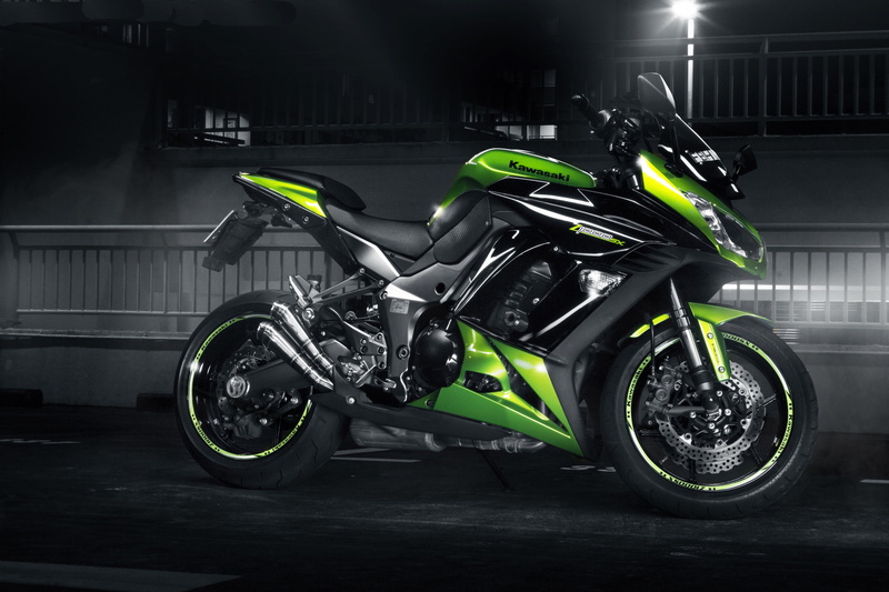speed, helmet, outdoors, Z 1000 SX, night, sports helmet, motion, illuminated, sport bike, land vehicle, stationary, transportation, mode of transportation