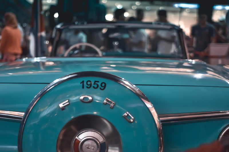 5K, windshield, blue, cars, land vehicle, vintage car, love, headshot, incidental people, focus on foreground, front view, transportation, day, retro styled