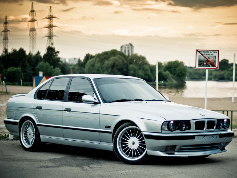headlight, cloud - sky, speed, sports Car, BMW M5 E34, outdoors, chrome, land Vehicle, sky, glass - material, sunset, tree, 1080P, shiny, auto, engine