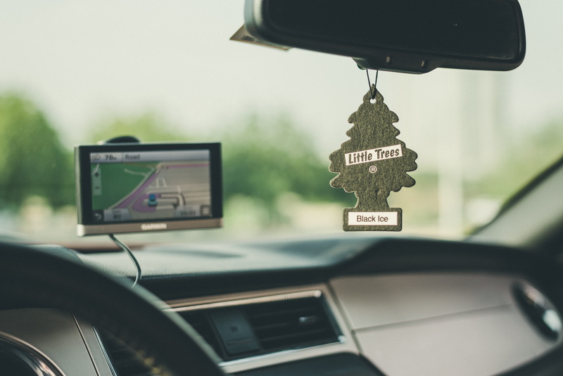 2K, communication, transportation, air, screen, guide, focus on foreground, information sign, no people, land vehicle, inside, car, air freshener, transparent