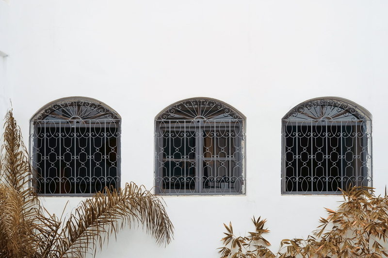 city, gray, frames, three, leafe, built structure, architectural detail, copy space, geometric, exterior, architecture, window, sky, plant, urban, snow