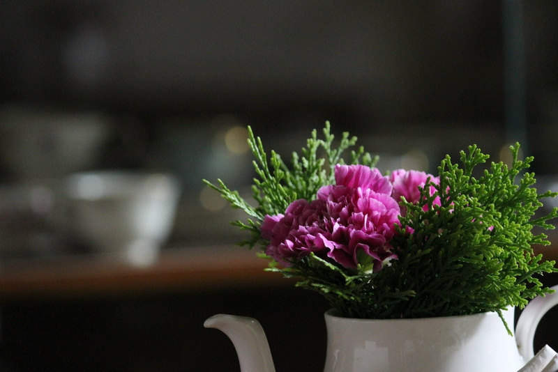 flower, 1080P, flowering plant, petaled, tea room, vase, teapot, freshness, ceramic, fragility, no People, flowers, petal, beauty in nature, bouquet, food and drink