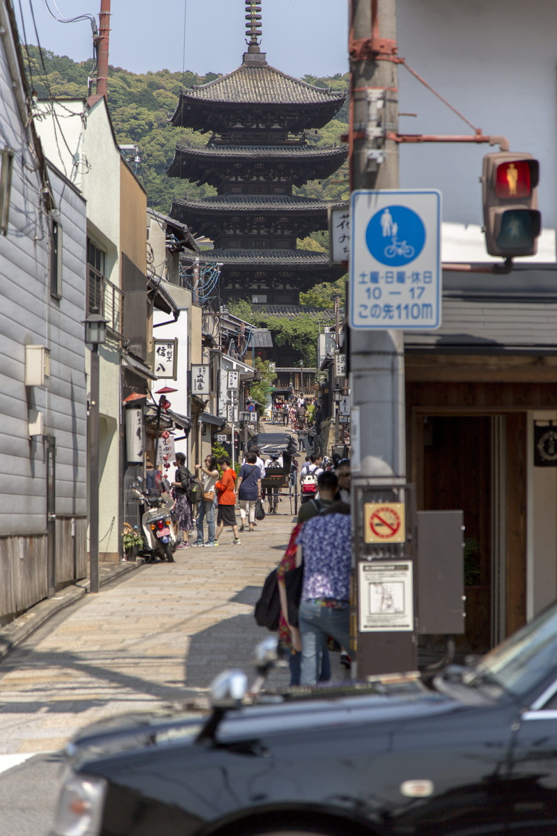 transportation, 5K, light, built structure, text, architecture, traffic light, automobile, tourism, day, kyoto, land vehicle, human, motor vehicle, apparel