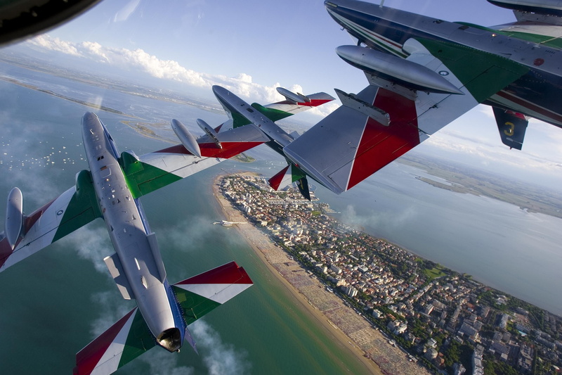 plane, cloud - sky, aircraft wing, day, in a row, nature, sky, mid-air, italy landscape air force frecce tricolori water, outdoors, 2K, mode of transportation