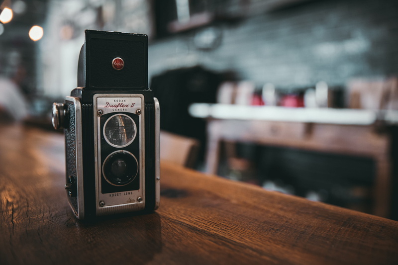 videographer, wood - Material, old-fashioned, camera, photography Themes, classic, camera rig, kodak, camera Film, brown, copy Space, wooden, coffee house