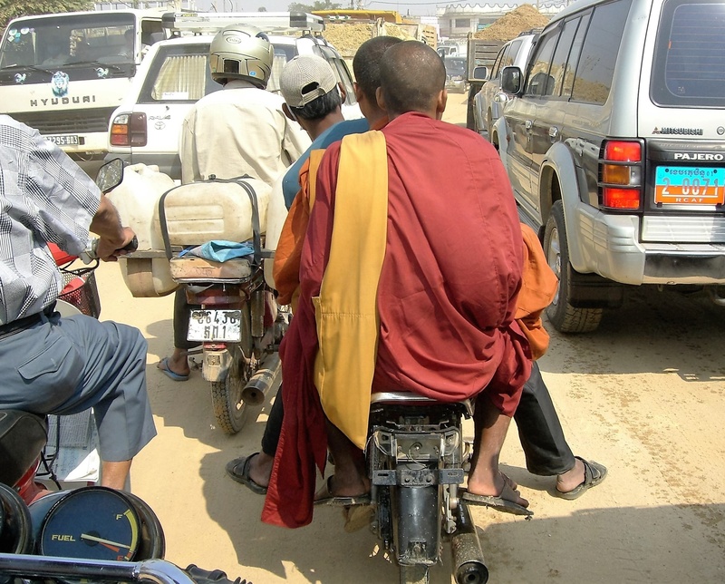 traffic jam, adult, transport, people, women, men, transportation, waiting, real people, incidental people, motor vehicle, day, 1080P, monk, occupation