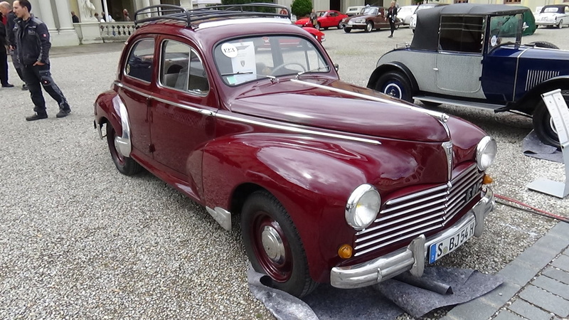 granate, people, mode of transportation, antiguo, transportation, retro styled, architecture, motor vehicle, city, red, car, france, incidental people
