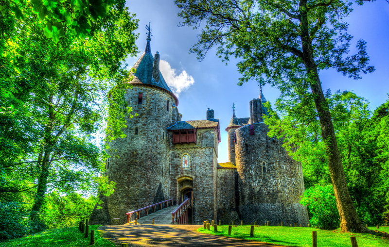 building exterior, belief, South Wales, grass, outdoors, greens, blue, 4K, building, nature, Castell Coch, tree, castle, spirituality, track, UK, architecture