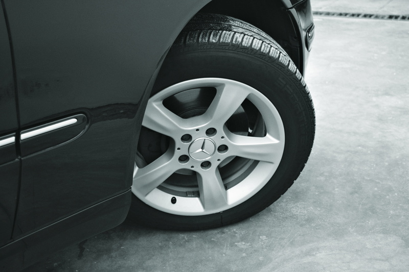 automobile, black, wheel, land vehicle, asphalt, travel, chrome, tire, alloy rim, 5K, silver, transportation, shiny, garage, metal, indoors, rims, road