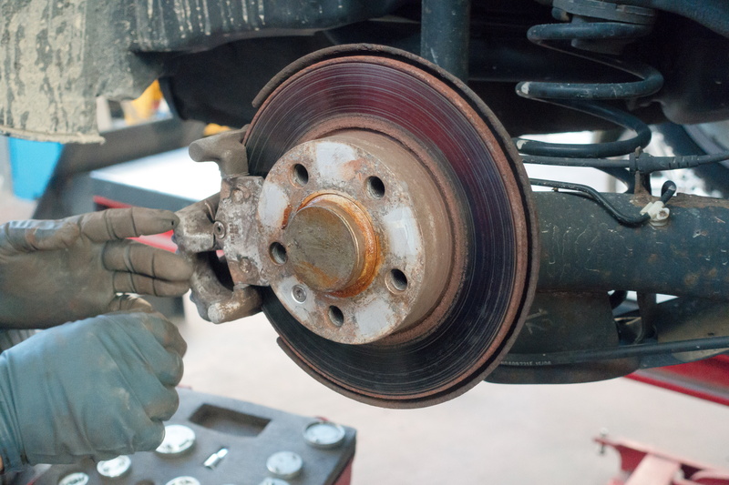 machine part, working, close-up, expert, workshop, fixing, professional, auto repair, repair, check, mechanic, automotive, responsibility, rusty, day, 5K