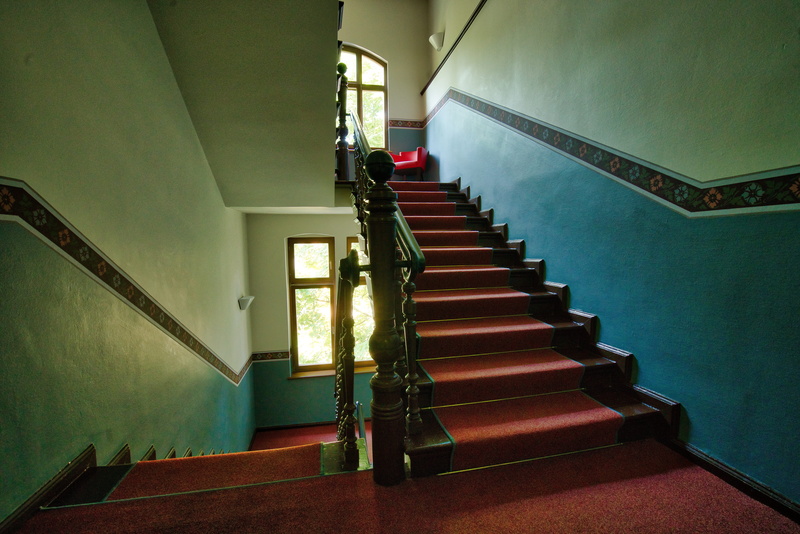 up, view, wall - building feature, brown, upward, home interior, stairwell, 8K, low angle view, indoors, stairs, repetition, red, building, diminishing perspective