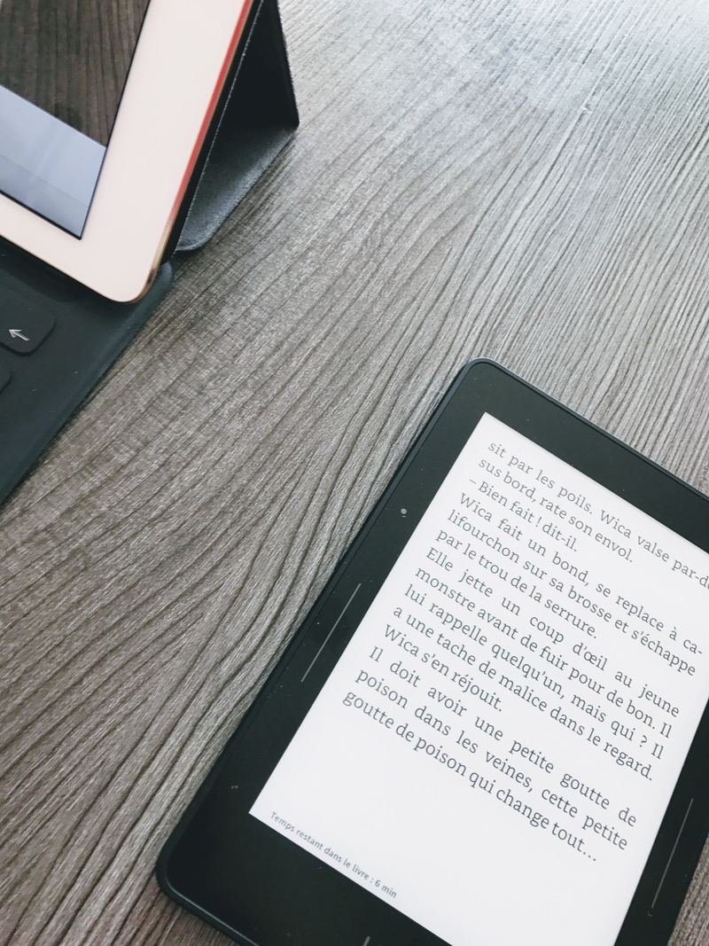 kindle, paper, reading, computer, indoors, communication, no people, table, music, high angle view, digital tablet, close-up, wood - material, 4K, ebook