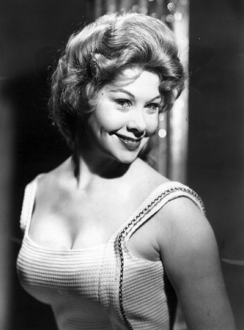 time, hair, necklace, comedy, retro styled, portrait, cinema, radio city musical hall, sue ane langdon, broadway, smiling, women, hairstyle, 1080P, looking At Camera