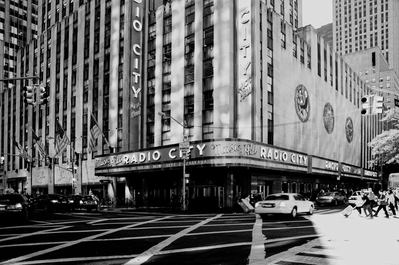 skyscraper, new york, 2K, motor vehicle, road marking, manhattan, land vehicle, transportation, outdoors, city life, big apple, mode of transportation