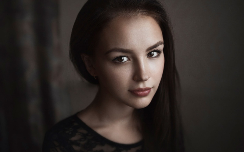 indoors, studio shot, human face, one person, beautiful people, looking at camera, airbrushed, women, brown hair, headshot, face, front view, close-up
