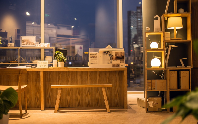 wood - material, glass - material, cafeteria, chair, electric lamp, architecture, wooden, food and drink, china, men, restaurant, built structure, business