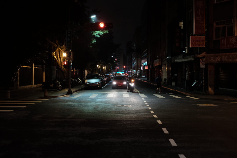 built structure, city street, the way forward, intersection, city, visual signal, transportation, car, motor vehicle, building, mode of transportation