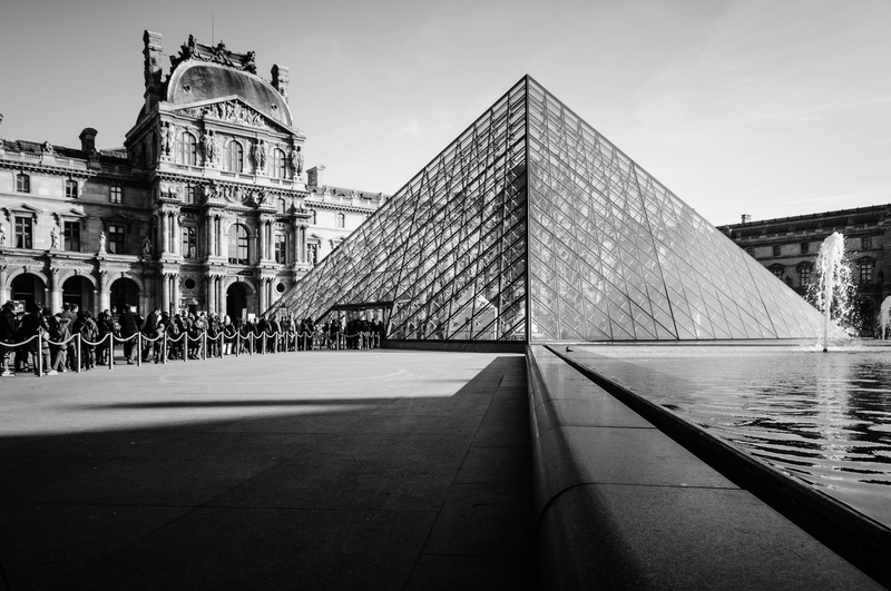 triangle, photo, paris, monochrome, real people, incidental people, history, large group of people, bridge - Man Made Structure, architecture, louvre, architecture And Buildings