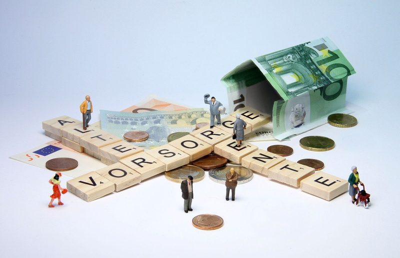 investment, miniature figures, savings, protection, coin, 2K, retirement, paper currency, wealth, age, toy, economy, miniature figure, wood - material