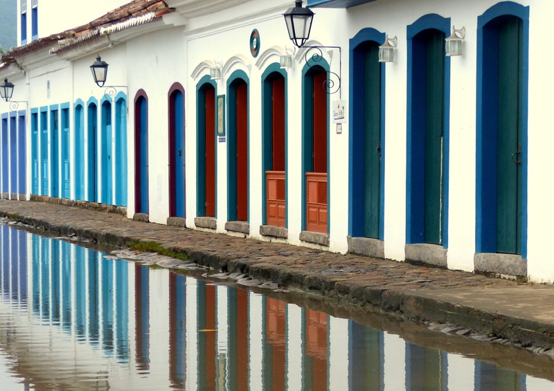 rio de janeiro, side by side, built structure, blue, high tide, colonial, residential district, architecture, no people, closed, waterfront, building, architectural column