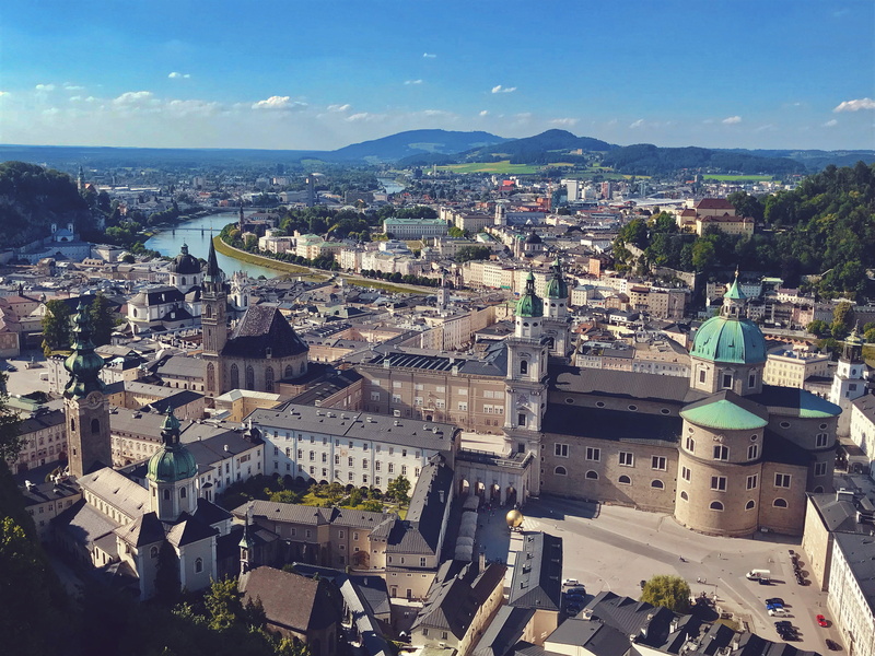 outdoors, travel destinations, lake, mountain, town, built structure, settlement, crowd, sky, build, roof, building exterior, trees, city, nature, crowded