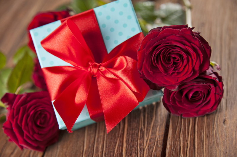 love, red roses, roses, valentine`s day, heart, red, gift, romantic, 5K