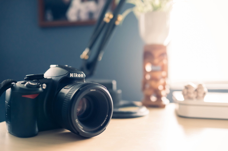 slr camera, lens - optical instrument, photographing, items, lens - eye, photography themes, dslr, 5K, indoors, no people, camera, placed, table, close-up