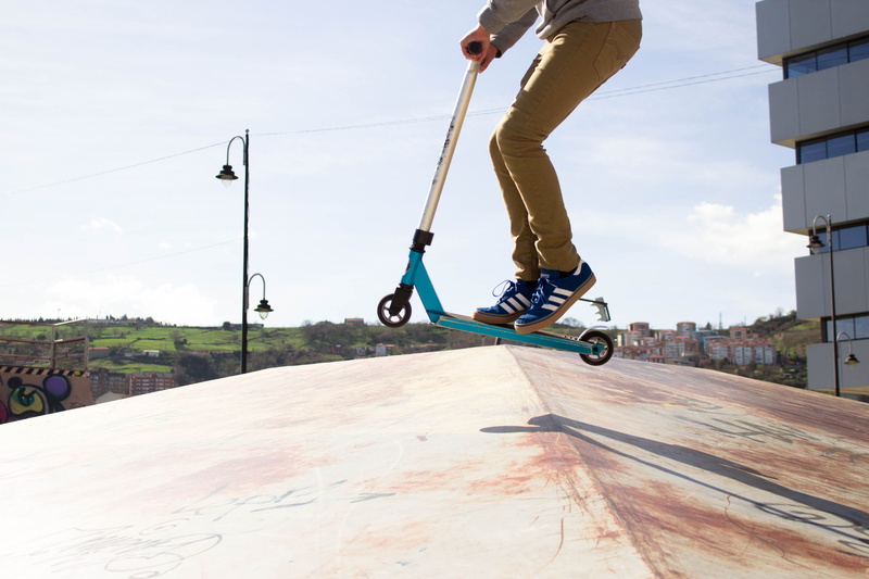 riding, bilbao, men, wheels, scooter, blue shoes, lifestyles, low section, skateboard, skill, skate, sky, day, extreme sports, real people, one person