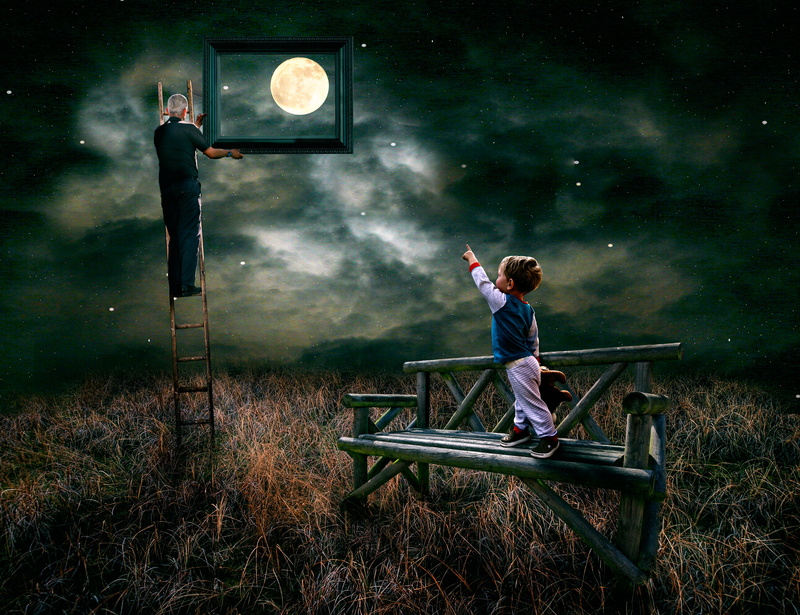illuminated, land, leisure activity, 4K, men, outdoors, the moon, holding, real people, nature, one person, field, sky, stars, lifestyles, standing, casual clothing
