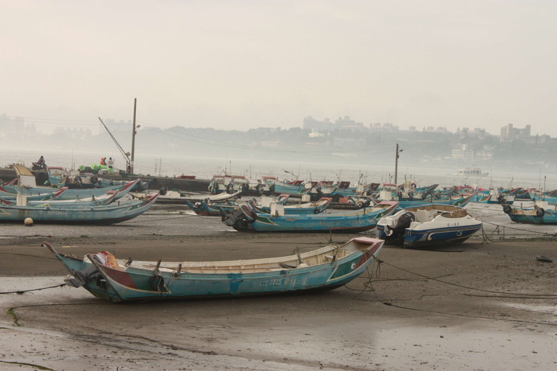 4K, rowboat, sand, moored, taiwan, no people, outdoors, sea, nautical vessel, tamsui, fog, scenics - nature, harbor, day, land, boat, city, port, low tide