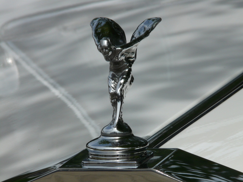 rolls royce, silver colored, 2K, motion, no people, cool figure, running water, splashing, reflection, rippled, indoors, glass, water, purity, close-up
