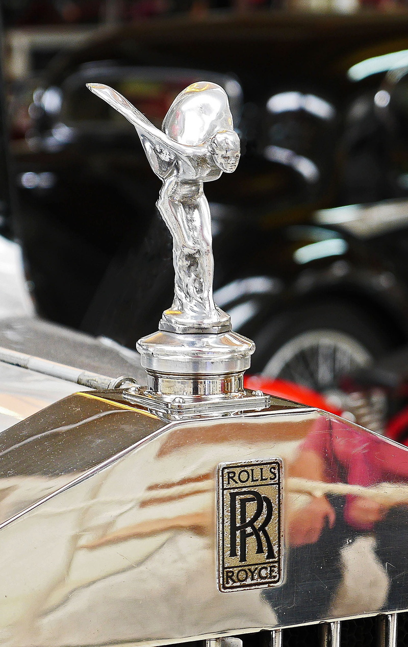 gloss, land vehicle, exhibit, polished, nobel body, no people, architecture, sculpture, emily, trademarks, metal, male likeness, red, day, 1080P, art and craft