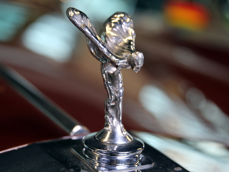 no people, indoors, silver colored, edelkarosse, coat of arms, distinguishing, automobile, polished, faucet, figure, close-up, shiny, drop, oldtimer, spirit of ecstasy