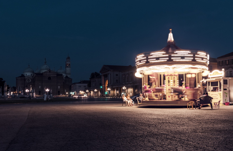 play, kid, lighting equipment, building, building exterior, street light, house, sky, 5K, padua, italy, city, city life, nighttime, street, incidental people