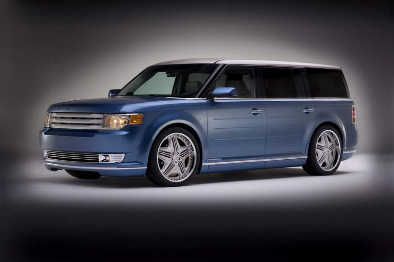 silver colored, studio shot, retro styled, travel, city, copy space, mode of transportation, dark, no people, land vehicle, vignette, road, ford, flex