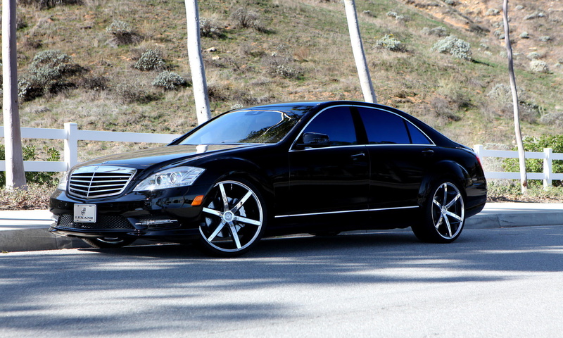 nature, no people, mode of transportation, Mercedes, S-classe, land vehicle, bmw, city, motion, blue, parking, wheel, road, street, day, transportation